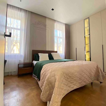 Favorit Apartments 2 Кім Безкоштовна Парковка Центр З Балконом Не Далеко Від Ж Д Вокзалу Звітні Документи Leópolis Exterior foto